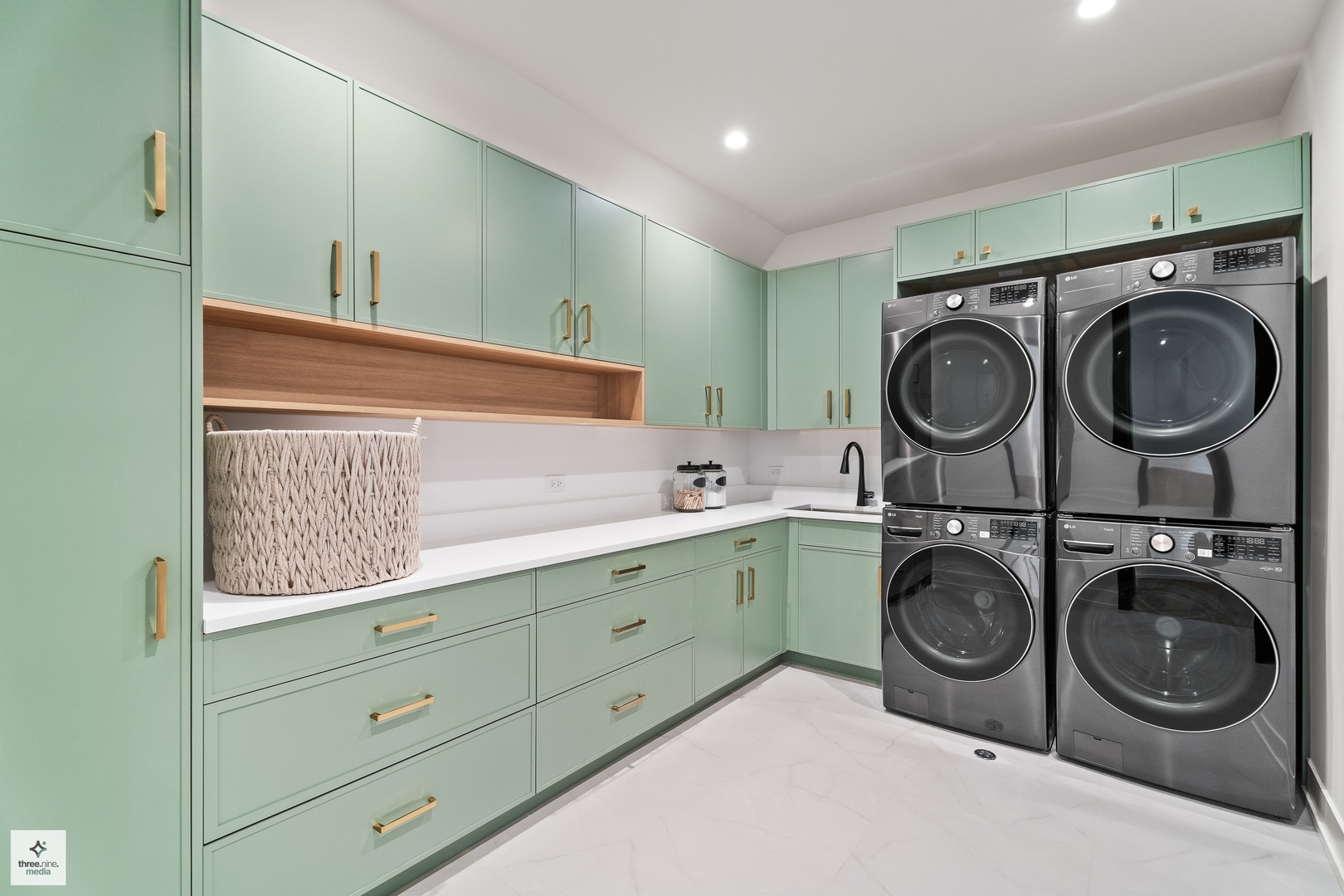 3005 Highland Road Northbrook, IL 60062 - Photo 44 of 68 a utility room with sink dryer and washer