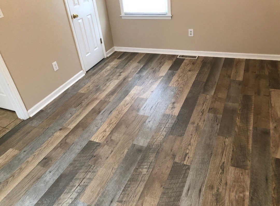 217 Hunter Drive Columbia, TN 38401 - Photo 5 of 7 a view of an empty room and wooden floor