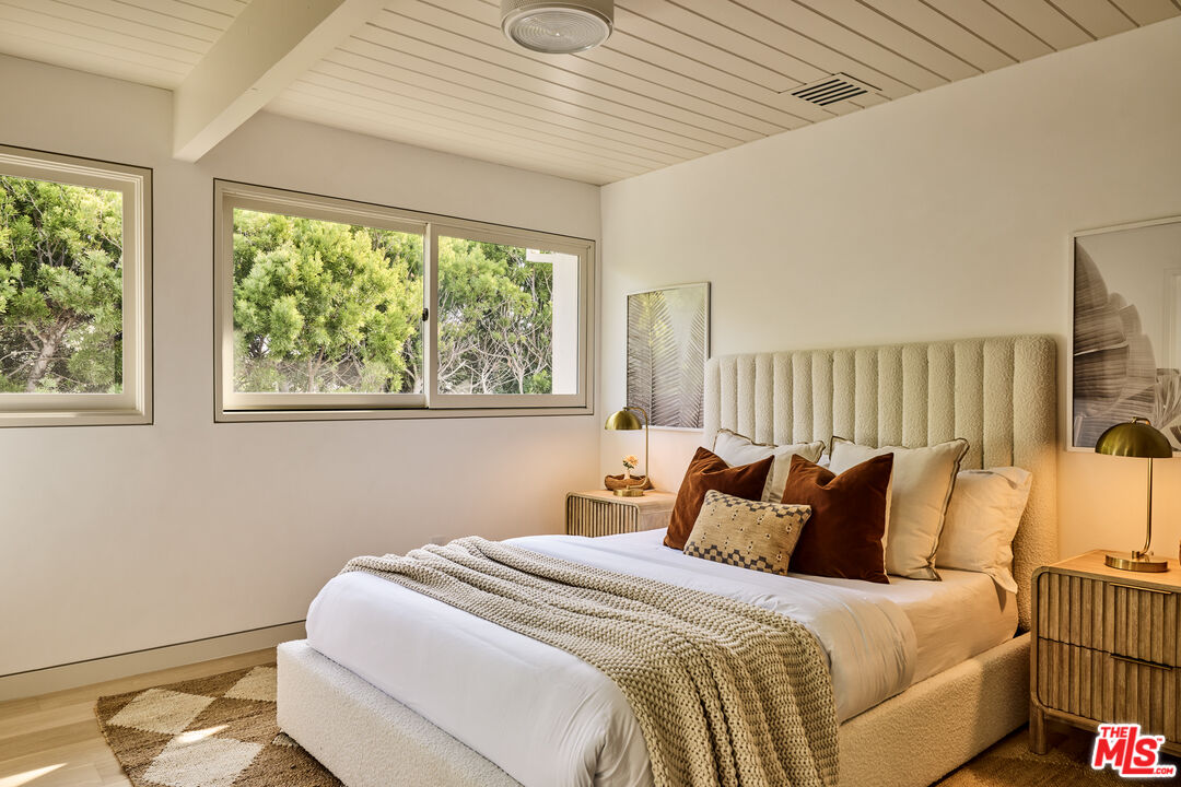23515 Malibu Colony Road Malibu, CA 90265 - Photo 17 of 22 a bedroom with a bed and a window