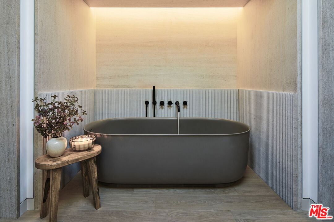 23515 Malibu Colony Road Malibu, CA 90265 - Photo 18 of 30