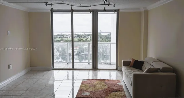 $421,900 | 5701 Collins Avenue, Unit 1105, Miami Beach, FL 33140