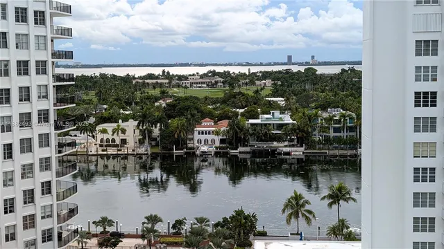 $421,900 | 5701 Collins Avenue, Unit 1105, Miami Beach, FL 33140