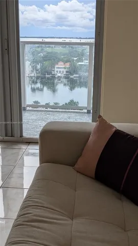 $421,900 | 5701 Collins Avenue, Unit 1105, Miami Beach, FL 33140