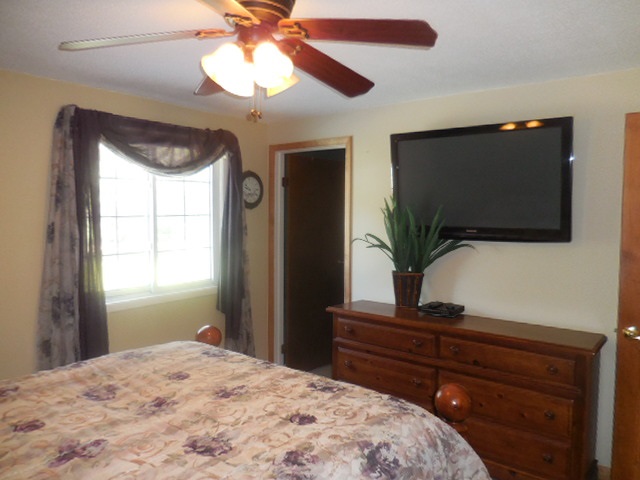 1303 Lakeview Bend Rochester, IN 46975 - Photo 10 of 27