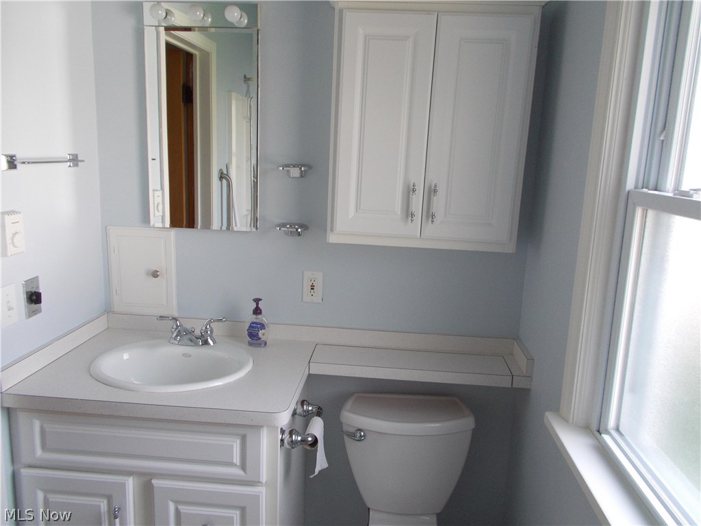 1099 Churchill Road Lyndhurst, OH 44124 - Photo 8 of 13