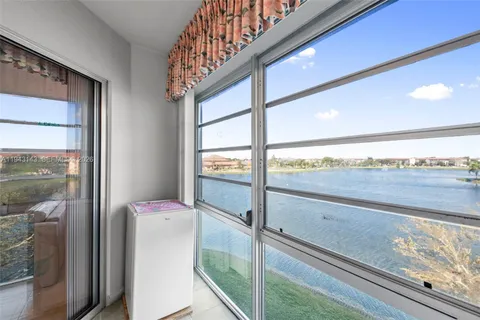 $138,500 | 13101 Southwest 15th Court, Unit 402R, Pembroke Pines, FL 33027