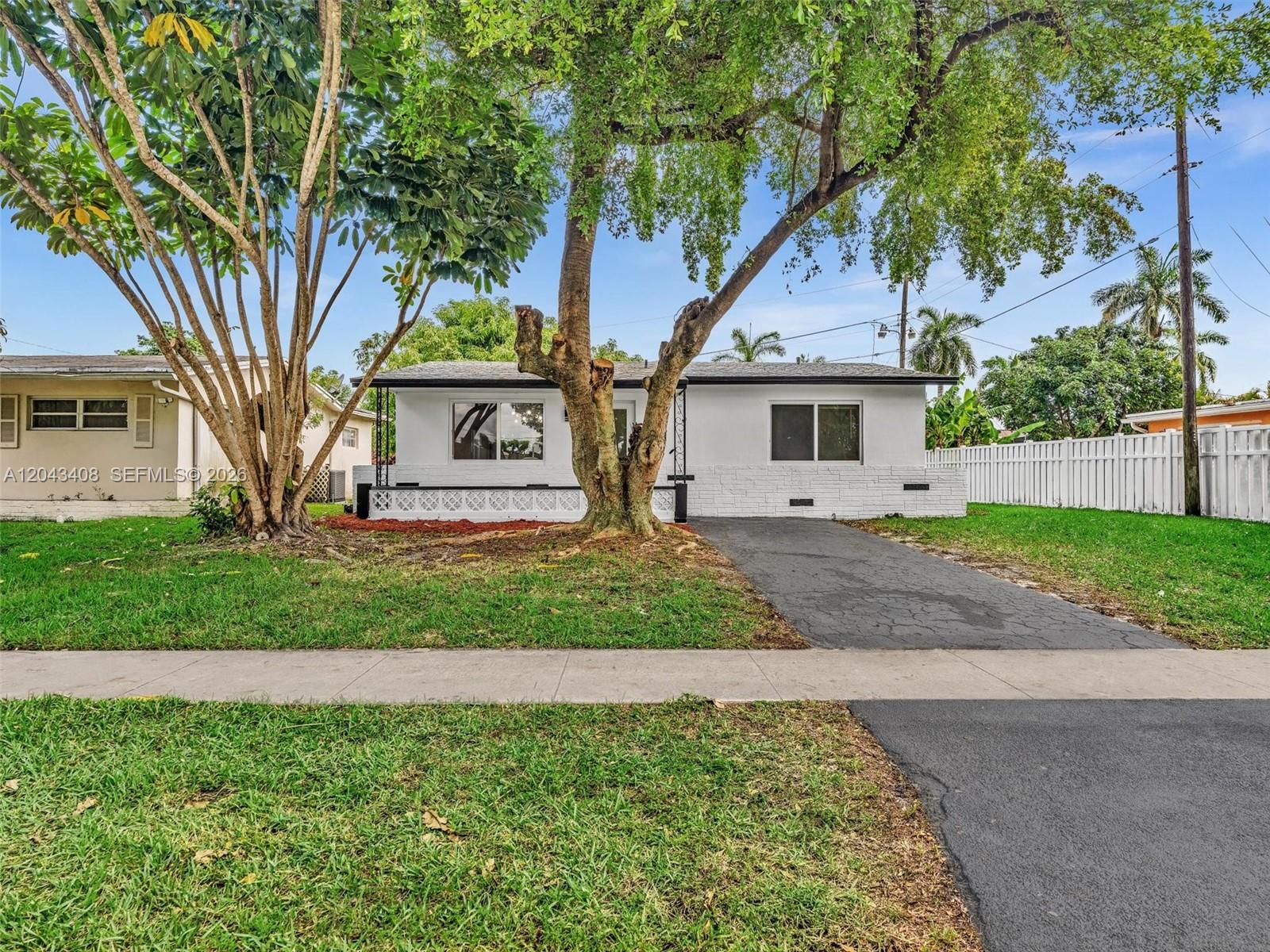 8145 Sunset Strip Sunrise, FL 33322 - Photo 2 of 16
