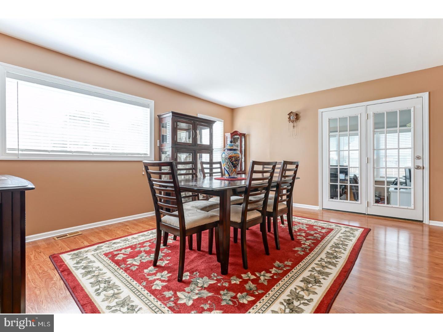 33 Lexington Park Road Sicklerville, NJ 08081 - Photo 12 of 25 Dining Room
