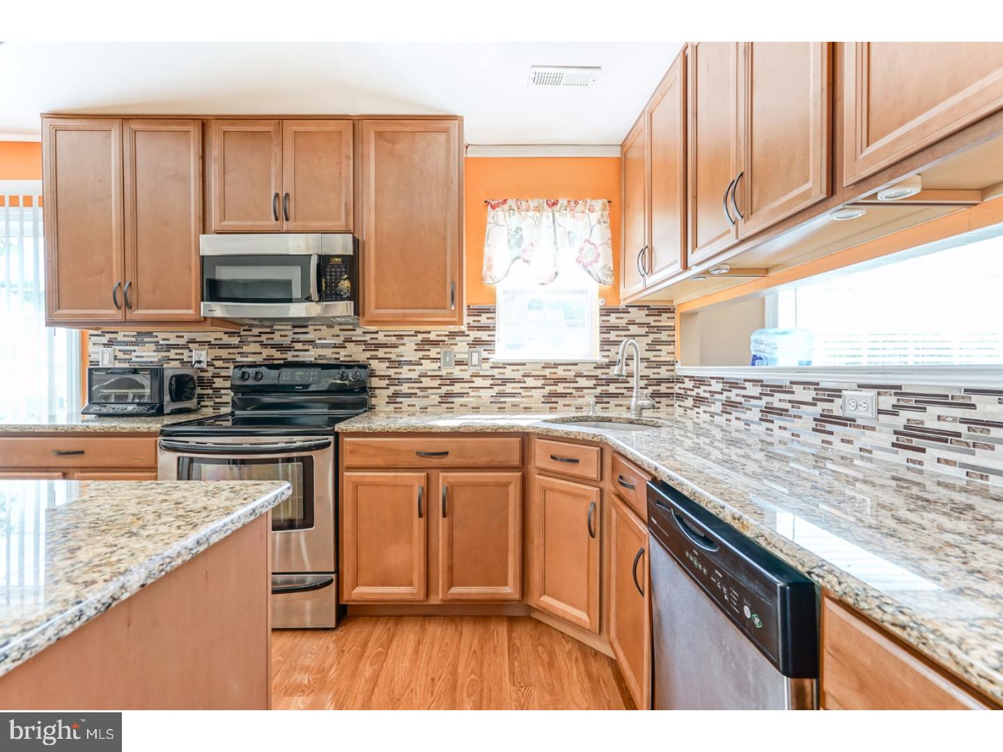 33 Lexington Park Road Sicklerville, NJ 08081 - Photo 9 of 25 Kitchen