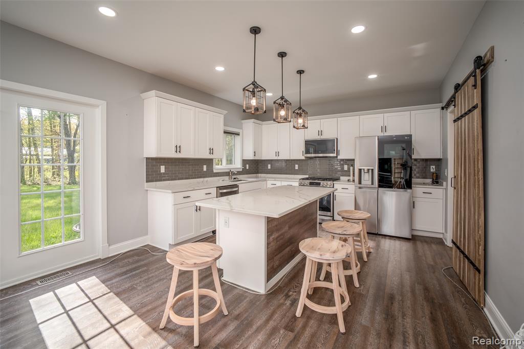 11913 Tuttle Hill Road Willis, MI 48191 - Photo 6 of 32