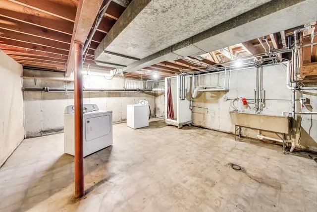 a view of a indoor garage