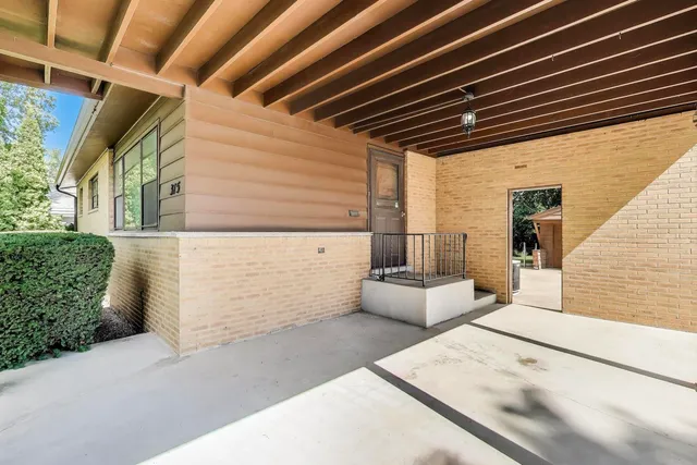 a view of an outdoor space