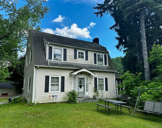 $397,500 | 237 Windsor Highway, New Windsor, NY 12553