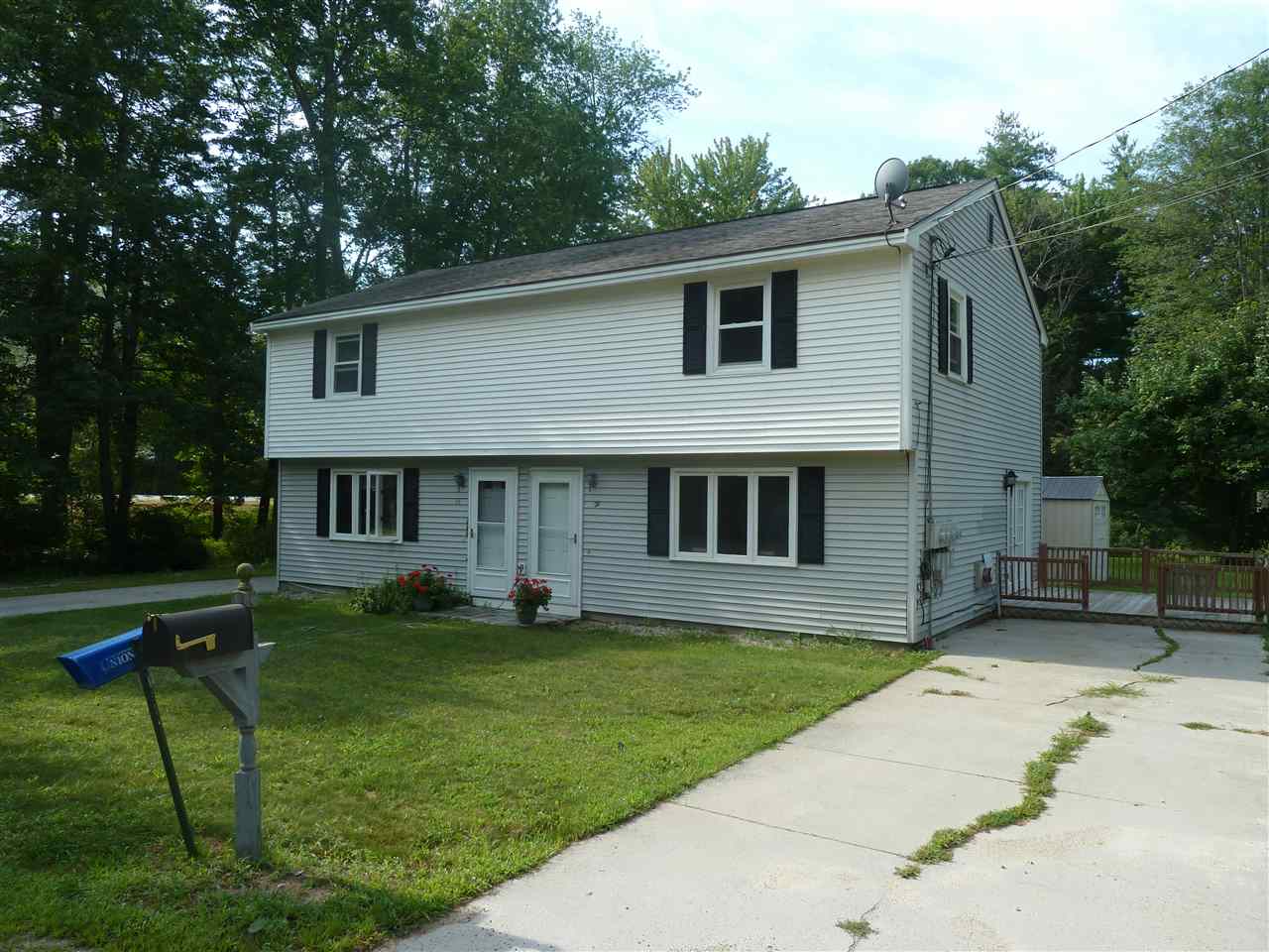 39 Riverside Drive Allenstown, NH 03275 - Photo 2 of 9