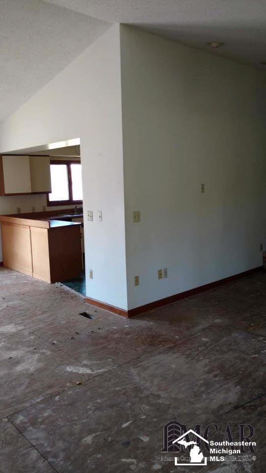 13125 Calhoun Road Milan, MI 48160 - Photo 6 of 17 21309039-5.JPG