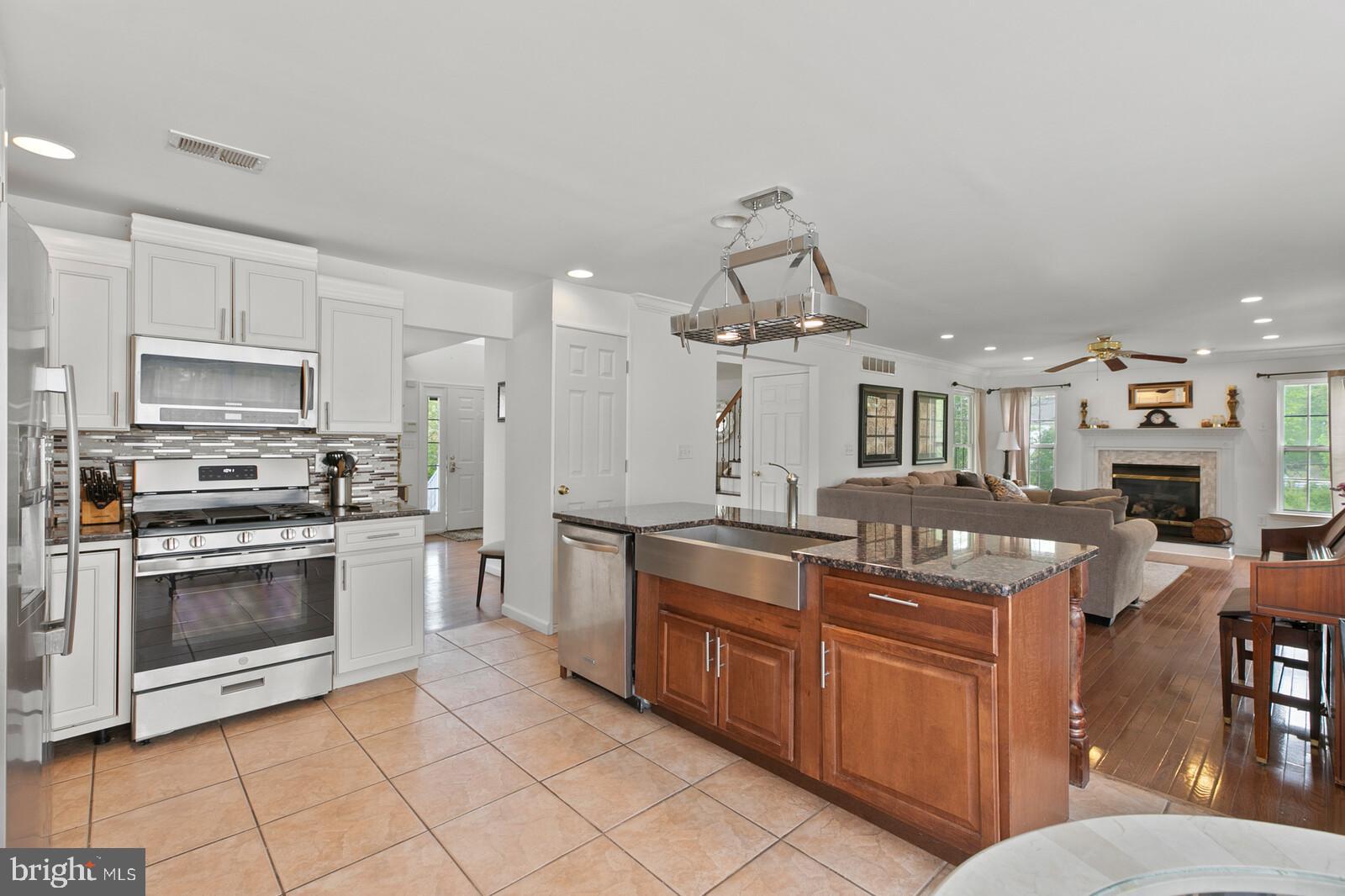 33 Bunting Bridge Road Cookstown, NJ 08511 - Photo 8 of 21