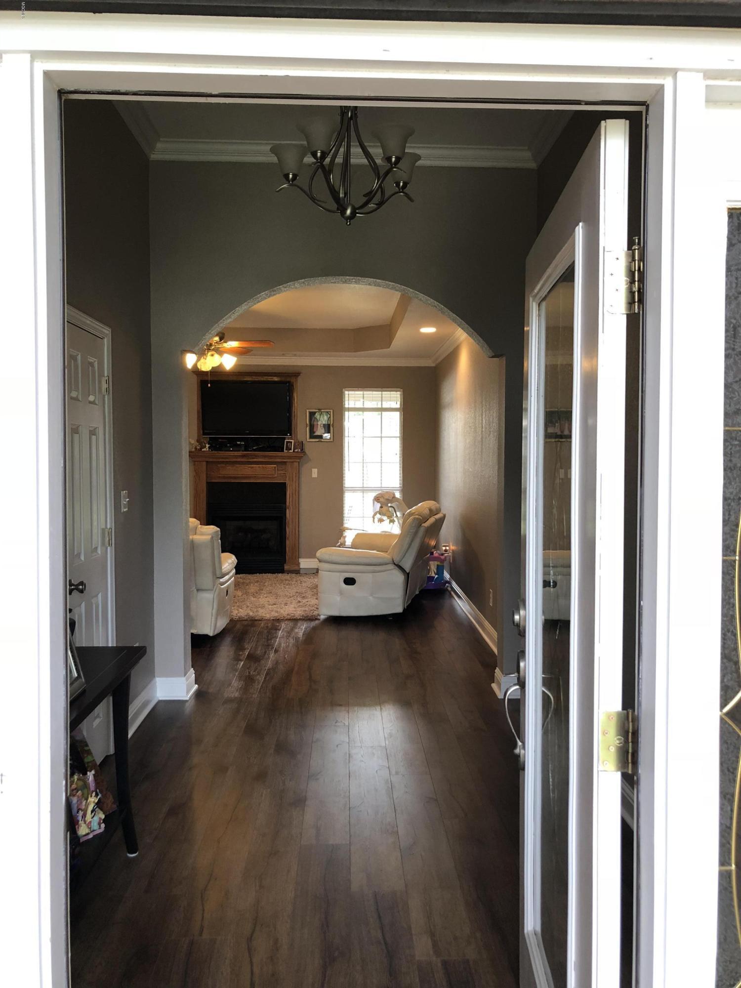 8917 Spring Avenue Ocean Springs, MS 39564 - Photo 2 of 16 Foyer/Entry
