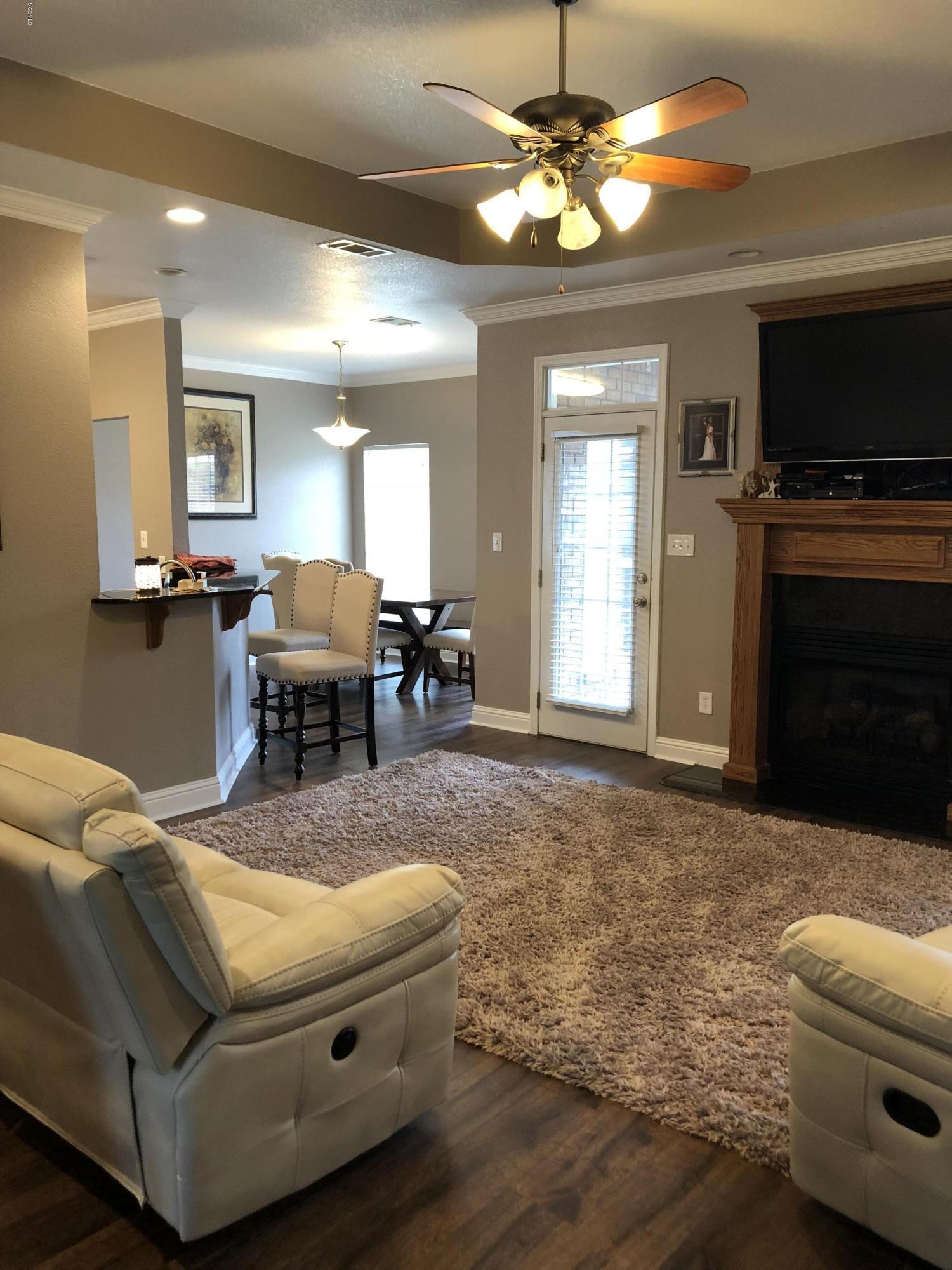 8917 Spring Avenue Ocean Springs, MS 39564 - Photo 6 of 16 Living Room/Dining Area