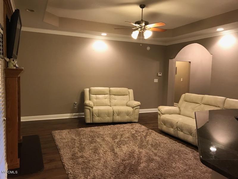 8917 Spring Avenue Ocean Springs, MS 39564 - Photo 7 of 16 Living Room