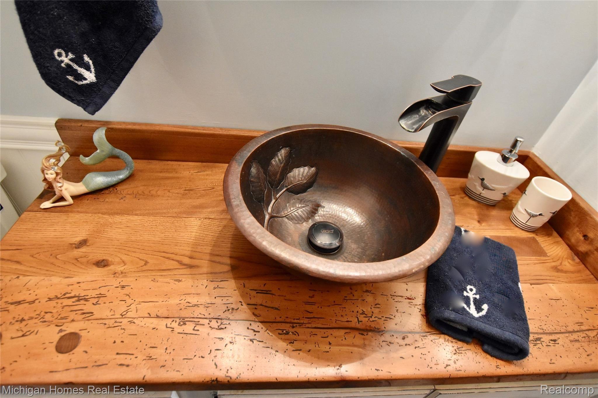 5385 Old Franklin Road Grand Blanc, MI 48439 - Photo 12 of 30 beautiful sink and vanity top