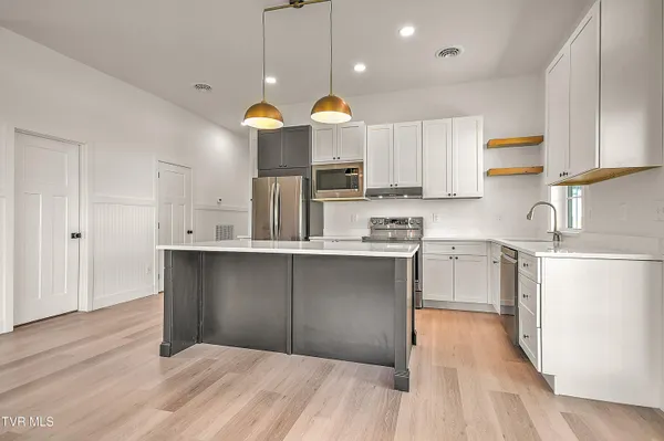 $539,900 | 137 Crestview Drive, Elizabethton, TN 37643