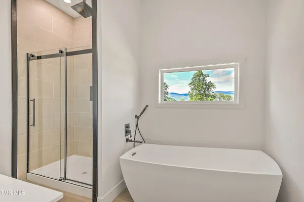 $539,900 | 137 Crestview Drive, Elizabethton, TN 37643