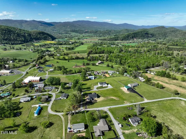 $539,900 | 137 Crestview Drive, Elizabethton, TN 37643
