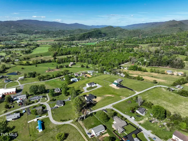 $539,900 | 137 Crestview Drive, Elizabethton, TN 37643