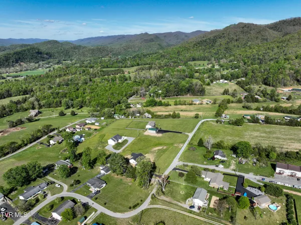 $539,900 | 137 Crestview Drive, Elizabethton, TN 37643