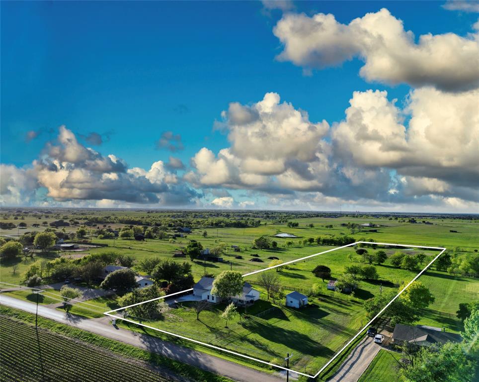 1132 Old Crawford Road Crawford, TX 76638 - Photo 4 of 40 a view of a tennis ground with a table and chairs