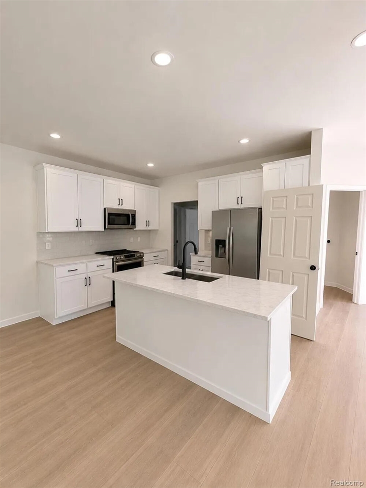 6511 South State Road, Unit BLDG: 806 Saline, MI 48176 - Photo 7 of 29
