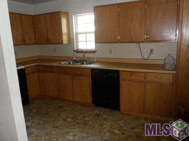 207 Bayou Blue Road Houma, LA 70364 - Photo 4 of 9 Kitchen