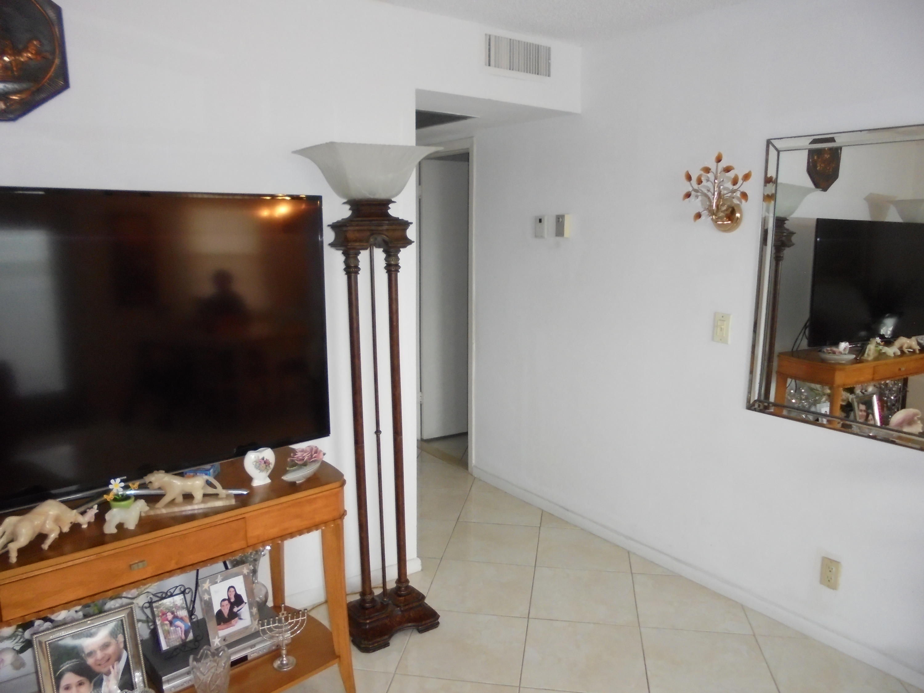 4062 Exeter Boca Raton, FL 33434 - Photo 9 of 24 4062 Exeter D - LG 009