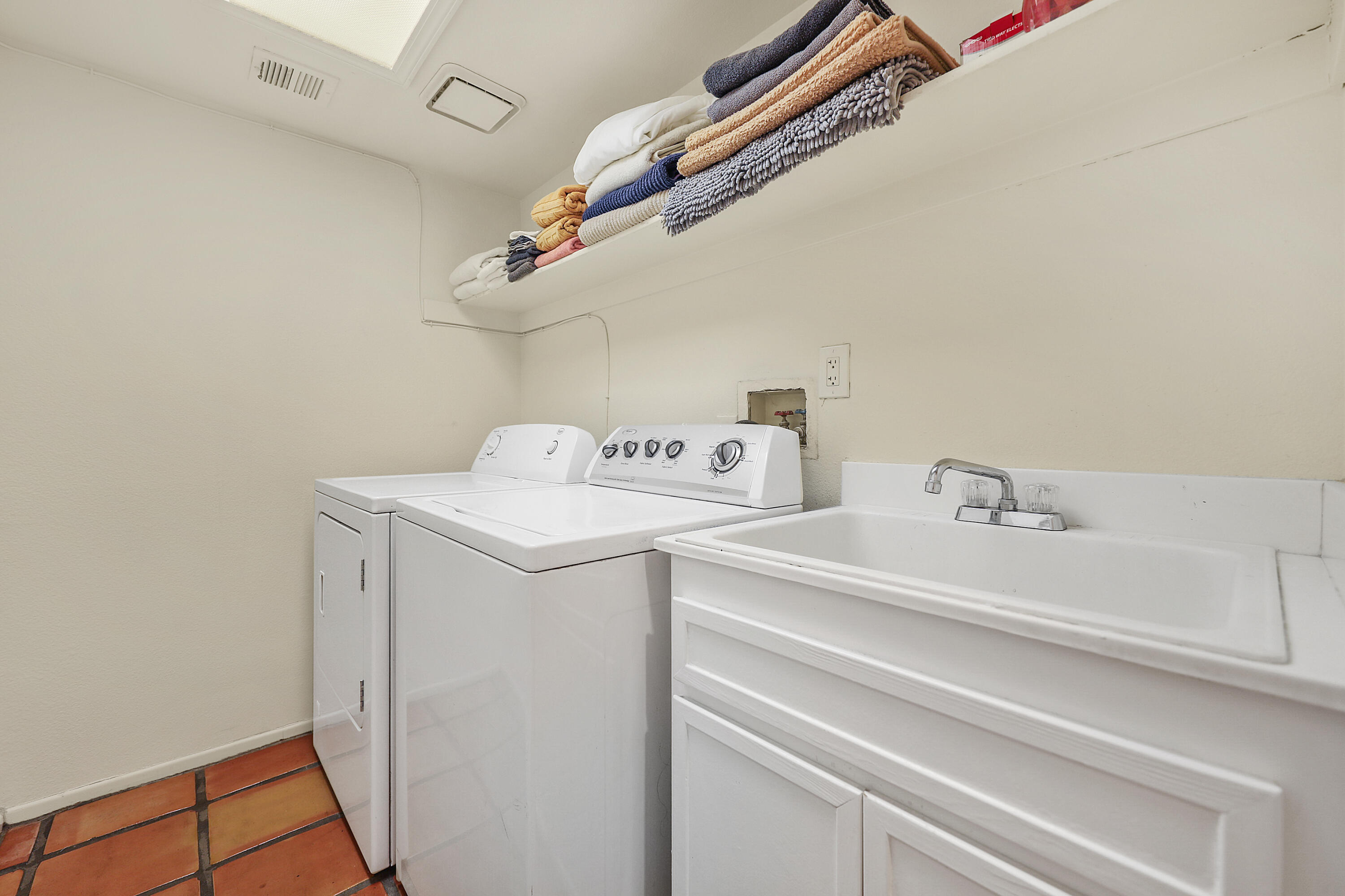 80380 Paseo Encanto Indio, CA 92201 - Photo 27 of 32 a utility room with dryer and washer