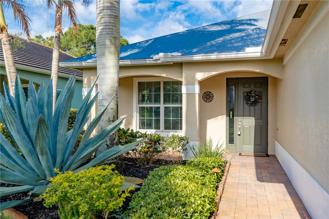 239 11th Square Southwest Vero Beach, FL 32962 - Photo 5 of 36