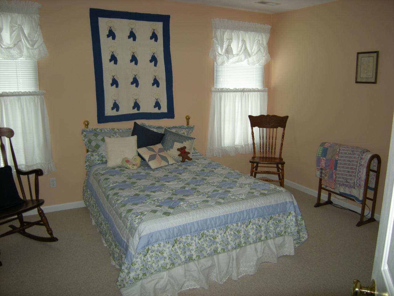 6087 Wertz Orchard Road Roanoke, VA 24018 - Photo 11 of 14 Bedroom 3