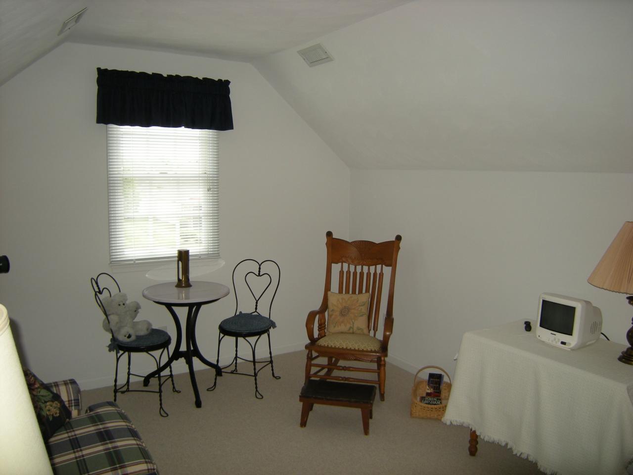 6087 Wertz Orchard Road Roanoke, VA 24018 - Photo 12 of 14 Bedroom 4