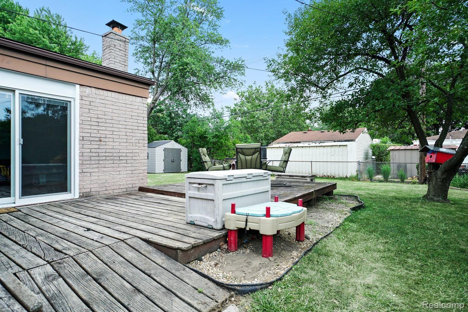 11364 Erdmann Road Sterling Heights, MI 48314 - Photo 24 of 28 Two tier deck