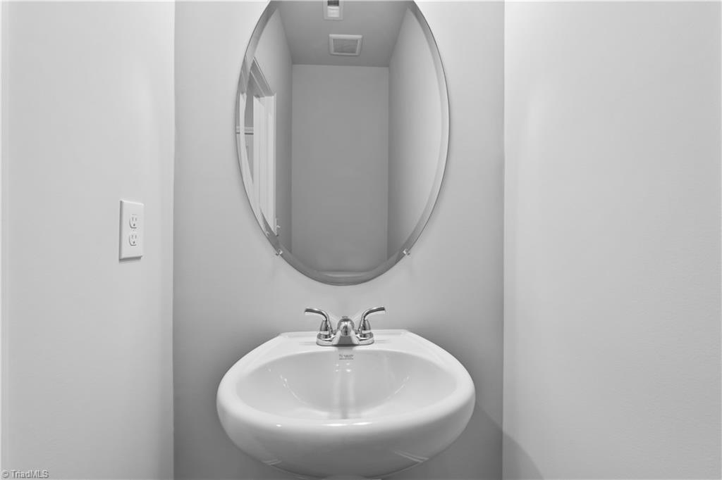 5097 Fallmeade Road Kernersville, NC 27284 - Photo 16 of 41 Powder Room