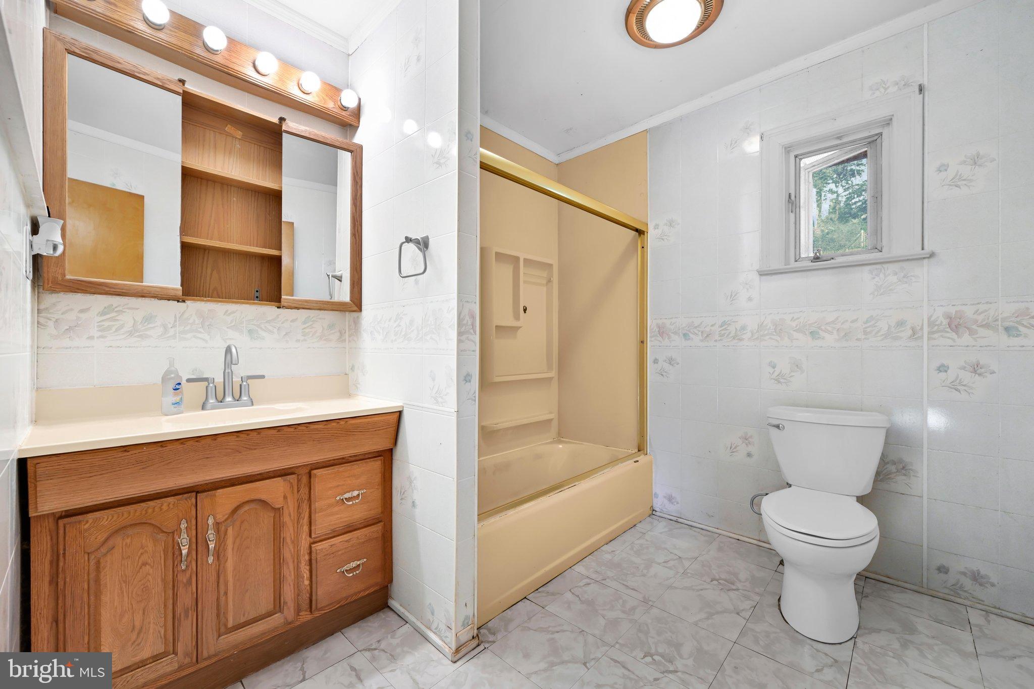 1899 Long Run Road Schuylkill Haven, PA 17972 - Photo 20 of 37 Bathroom