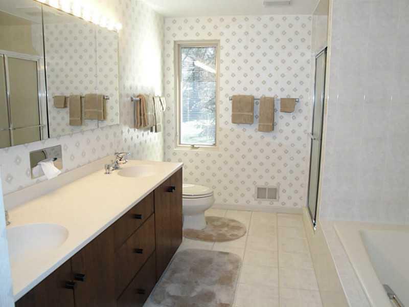 4 Elmhurst Road Green Tree, PA 15220 - Photo 20 of 25 Full Bath. The home s main bath is accessed from both the hallway and bedroom two. This bath offers an oversized linen closet not seen in photo and supplemental floor heaters.