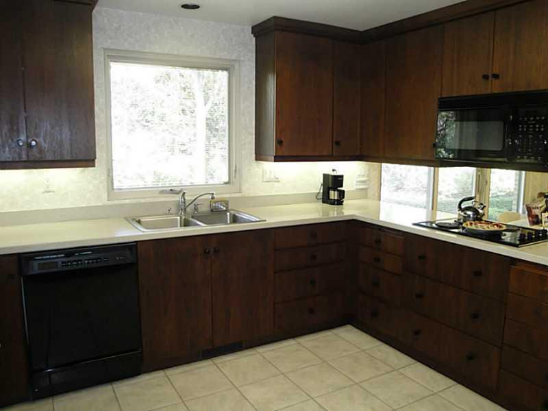 4 Elmhurst Road Green Tree, PA 15220 - Photo 9 of 25 Kitchen. The gourmet eat-in kitchen offers tremendous work and storage space. It comes fully equipped and offers a ceramic tile floor.