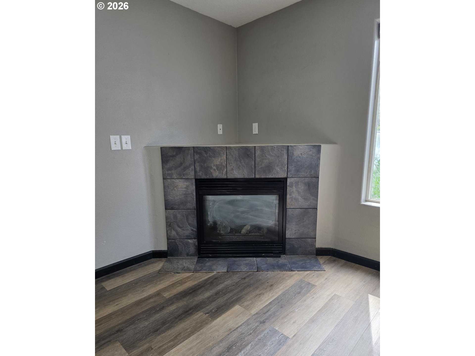 2703 Southwest 11th Street Battle Ground, WA 98604 - Photo 5 of 16 a room with a fireplace