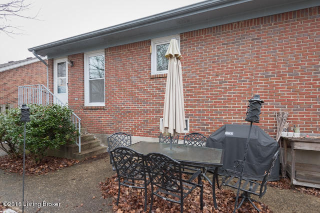 7118 Ridge Creek Road Louisville, KY 40291 - Photo 4 of 35 005