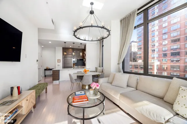 $2,995,000 | 101 West 24th Street, Unit 6D | Chelsea