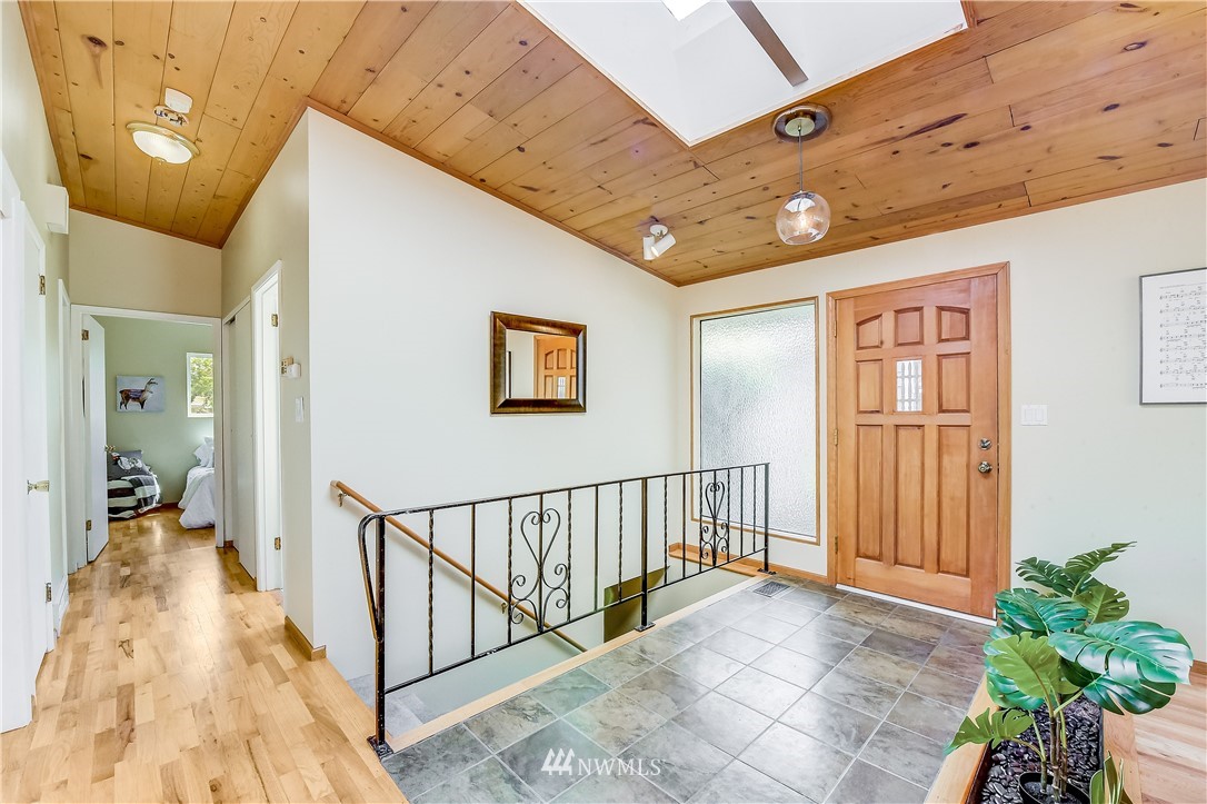 3956 Southwest Austin Street Seattle, WA 98136 - Photo 3 of 21 Gallery Image 3