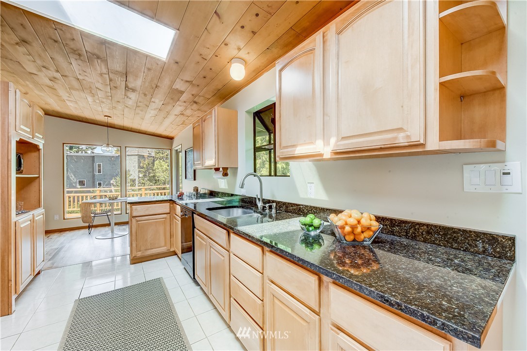 3956 Southwest Austin Street Seattle, WA 98136 - Photo 8 of 21 Gallery Image 8
