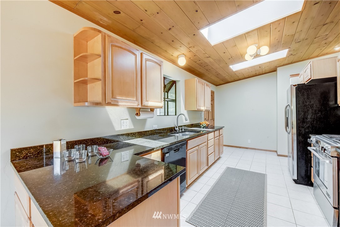 3956 Southwest Austin Street Seattle, WA 98136 - Photo 9 of 21 Gallery Image 9
