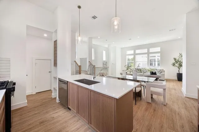 $2,800 | 1739 Mary Street, Houston, TX 77026