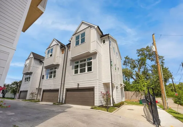 $2,800 | 1739 Mary Street, Houston, TX 77026